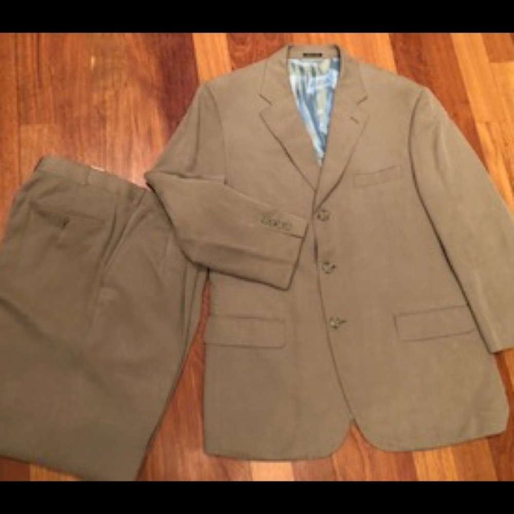 Men’s tan/silk linen suit